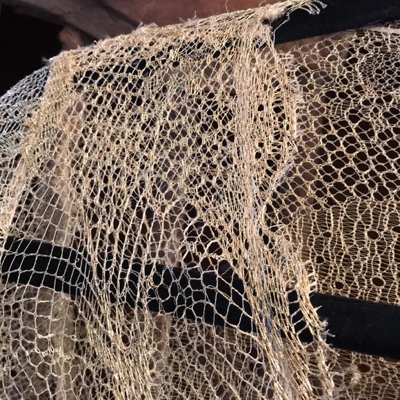 Gorgeous Vintage Tom and Linda Platt Metallic Gold Lace Gown for Saks Fifth Ave - Picture 4 of 16